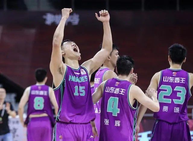 进球网报道，皇马夏季新援居勒尔难以在2023年内复出，俱乐部不想冒险。